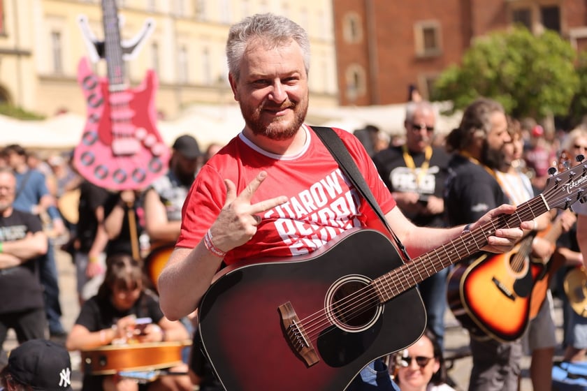 Gitarzyści na wrocławskim rynku. Gitarowy Rekord Świata 2024