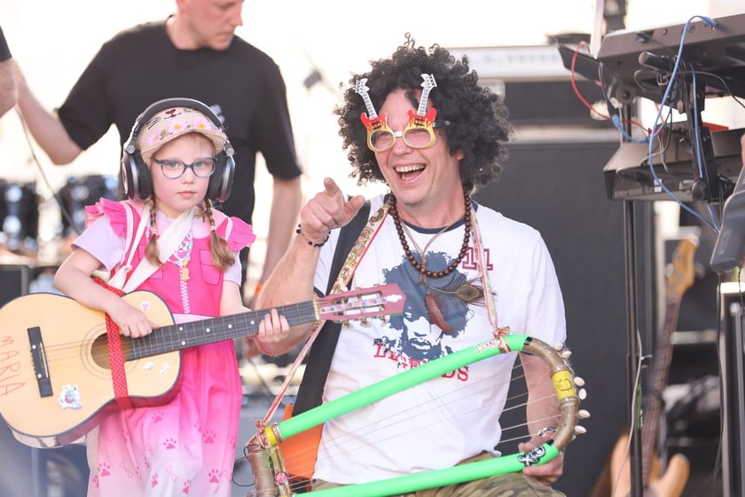 Gitarzyści na wrocławskim rynku. Gitarowy Rekord Świata 2024