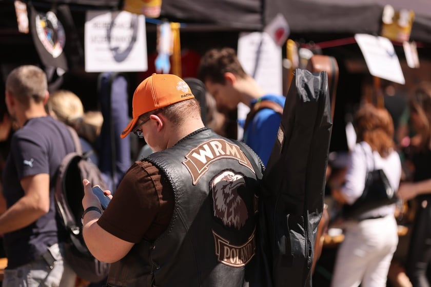 Gitarzyści na wrocławskim rynku. Gitarowy Rekord Świata 2024