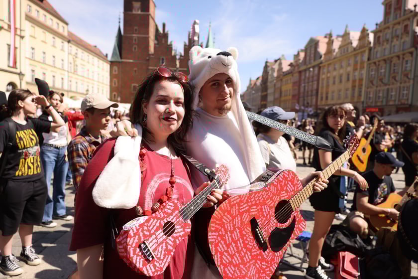 Gitarzyści na wrocławskim rynku. Gitarowy Rekord Świata 2024