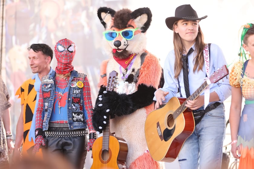 Gitarzyści na wrocławskim rynku. Gitarowy Rekord Świata 2024