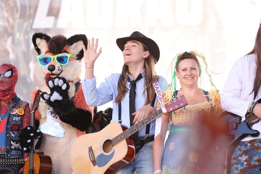 Gitarzyści na wrocławskim rynku. Gitarowy Rekord Świata 2024