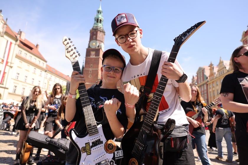 Gitarzyści na wrocławskim rynku. Gitarowy Rekord Świata 2024