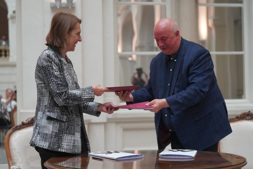 Minister kultury i dziedzictwa narodowego Hanna Wr&oacute;blewska oraz dyrektor Muzeum Narodowego&nbsp;