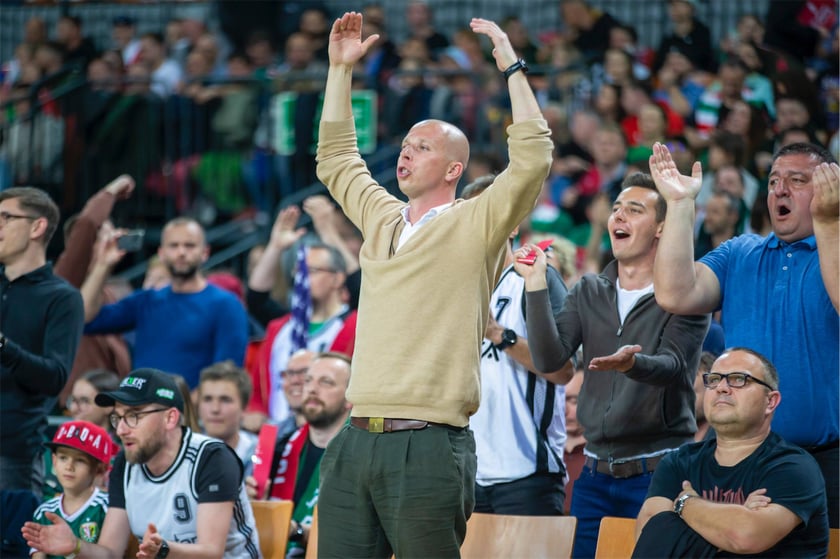 Kibice Śląska Wrocław bawią się w Hali stulecia z okazji mistrzostwa klubu