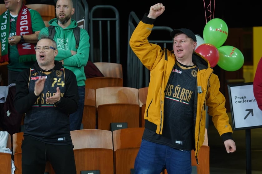 Ale emocje! Wrocławscy kibice nie mają sobie równych! Dużo zdjęć z koszykarskiego święta w Hali Stulecia