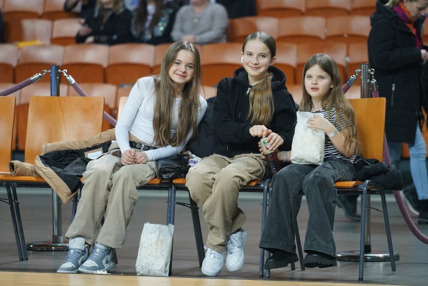 Ale emocje! Wrocławscy kibice nie mają sobie równych! Dużo zdjęć z koszykarskiego święta w Hali Stulecia