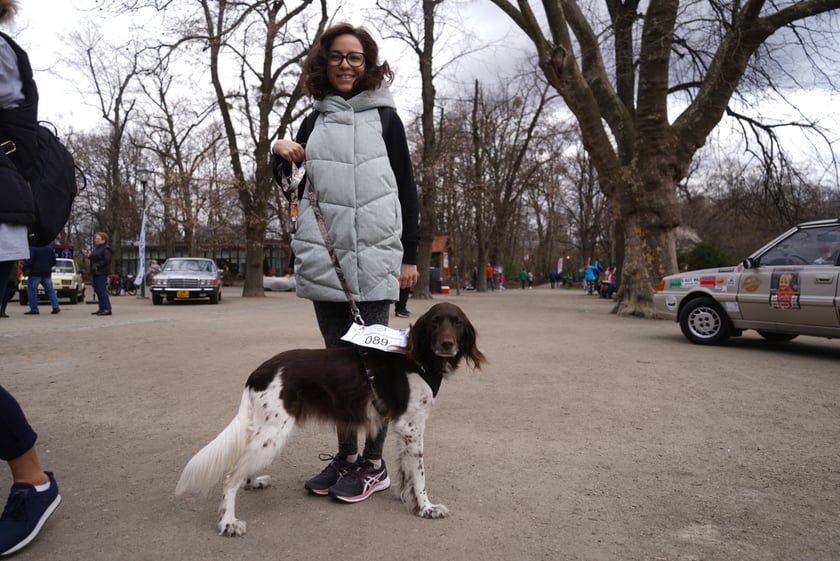 Uczestnicy ?Urodzinowego, charytatywnego biegu i marszu nordic walking dla Lenki? w parku Południowym