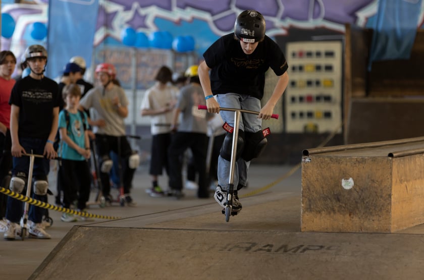 Zawody MC Scoot Dżem w wyczynowej jeździe na hulajnodze odbyły się w Centrum Sportów Ekstremalnych przy ul. Legnickiej 65