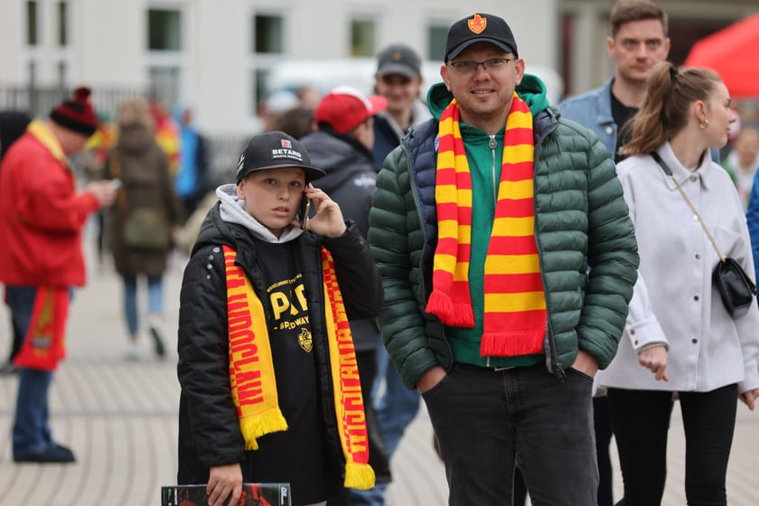Zdjęcia kibiców z meczu żużlowego Betard Sparta Wrocław - Stal Gorzów, 7 maja 2023 r.