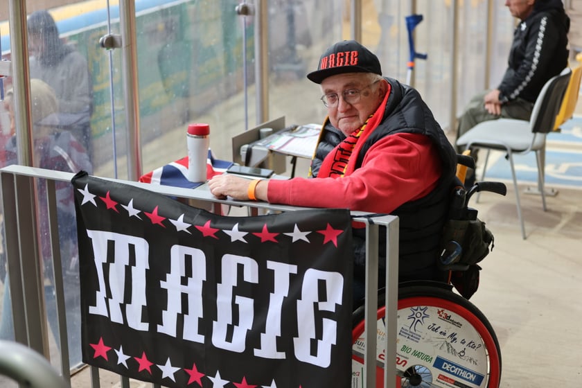 Zdjęcia kibiców z meczu żużlowego Betard Sparta Wrocław - Stal Gorzów, 7 maja 2023 r.