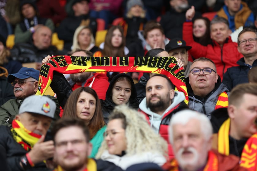 Zdjęcia kibiców z meczu żużlowego Betard Sparta Wrocław - Stal Gorzów, 7 maja 2023 r.