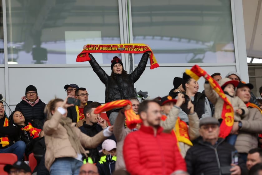 Zdjęcia kibiców z meczu żużlowego Betard Sparta Wrocław - Stal Gorzów, 7 maja 2023 r.