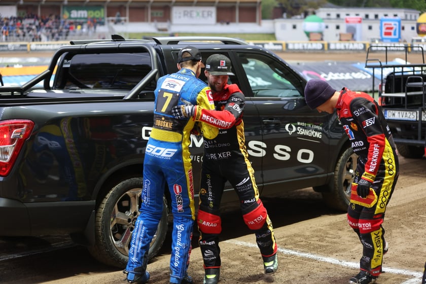 Zdjęcia kibiców z meczu żużlowego Betard Sparta Wrocław - Stal Gorzów, 7 maja 2023 r.