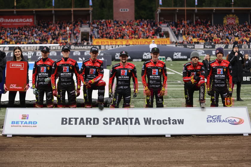 Zdjęcia kibiców z meczu żużlowego Betard Sparta Wrocław - Stal Gorzów, 7 maja 2023 r.