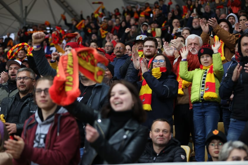 Zdjęcia kibiców z meczu żużlowego Betard Sparta Wrocław - Stal Gorzów, 7 maja 2023 r.