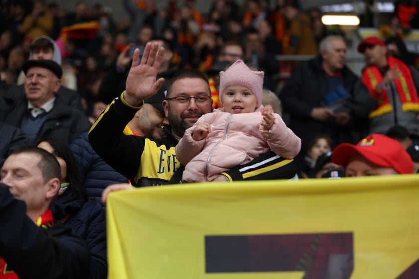 Zdjęcia kibiców z meczu żużlowego Betard Sparta Wrocław - Stal Gorzów, 7 maja 2023 r.