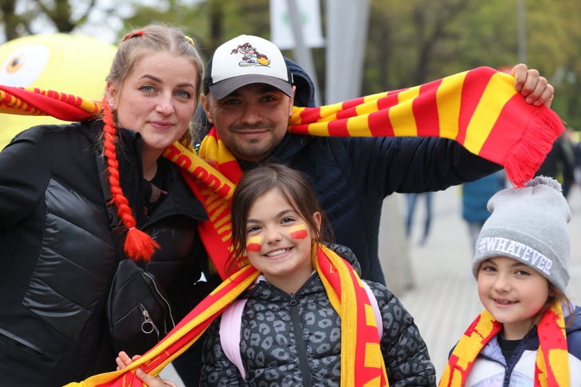 Zdjęcia kibiców z meczu żużlowego Betard Sparta Wrocław - Stal Gorzów, 7 maja 2023 r.