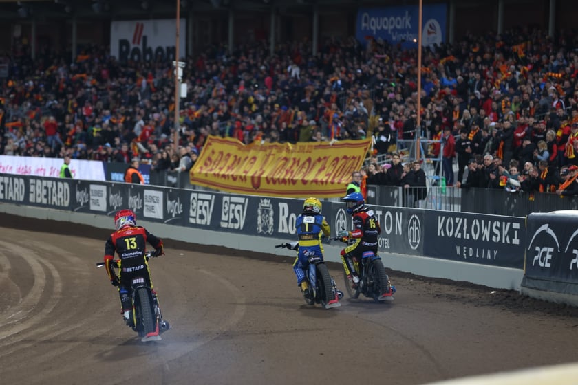Zdjęcia kibiców z meczu żużlowego Betard Sparta Wrocław - Stal Gorzów, 7 maja 2023 r.