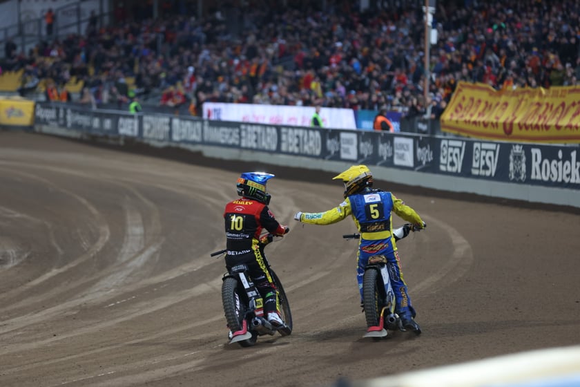 Zdjęcia kibiców z meczu żużlowego Betard Sparta Wrocław - Stal Gorzów, 7 maja 2023 r.