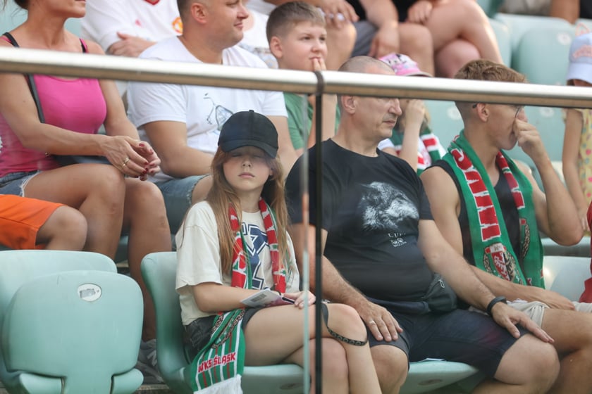 Taka atmosfera panowała na trybunach podczas meczu Śląsk Wrocław - Lech Poznań.
