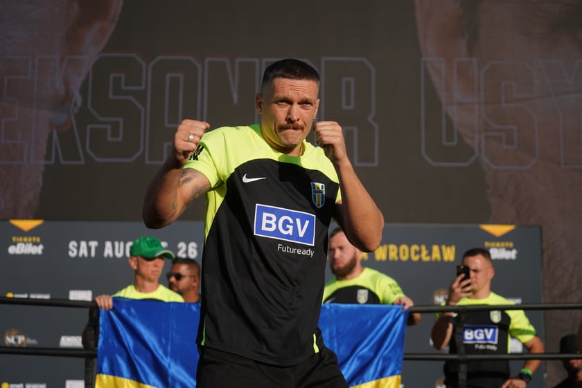 Oleksandr Usyk i Daniel Dubois podczas treningu na placu Wolności we Wrocławiu. Mistrzowska walka i wielka bokserska gala już w sobotę na Tarczyński Arena