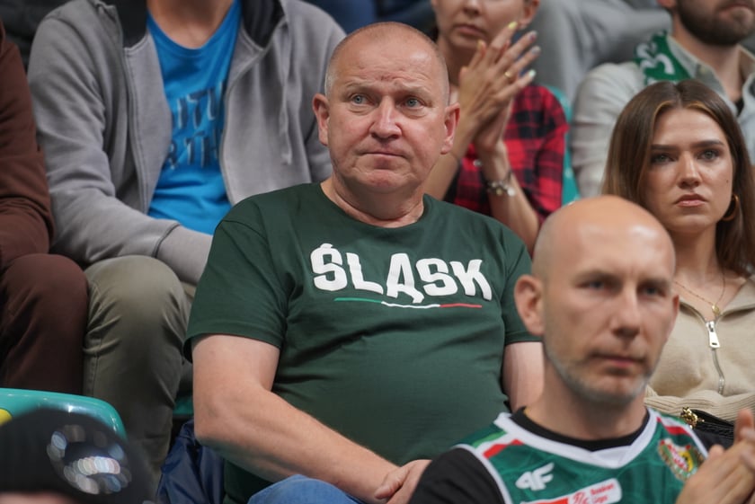 Kibice na meczu Śląska Wrocław z Arką Gdynia w hali Orbita.