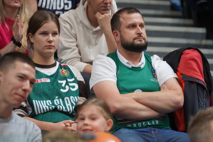 Kibice na meczu Śląska Wrocław z Arką Gdynia w hali Orbita.