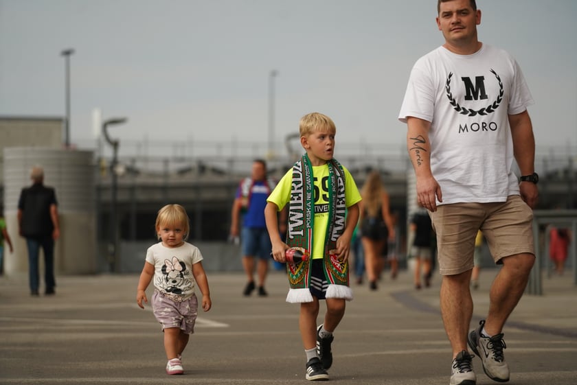 Kibice w drodze na mecz