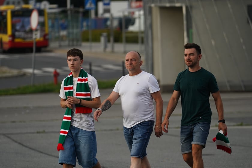 Kibice w drodze na mecz