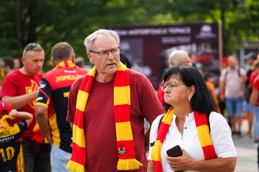 Kibice podczas meczu żużlowego Betard Sparta Wrocław - Motor Lublin na Stadionie Olimpijskim we Wrocławiu - 9 sierpnia 2024 r.