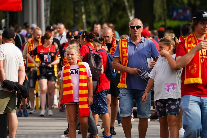 Kibice podczas meczu żużlowego Betard Sparta Wrocław - Motor Lublin na Stadionie Olimpijskim we Wrocławiu - 9 sierpnia 2024 r.