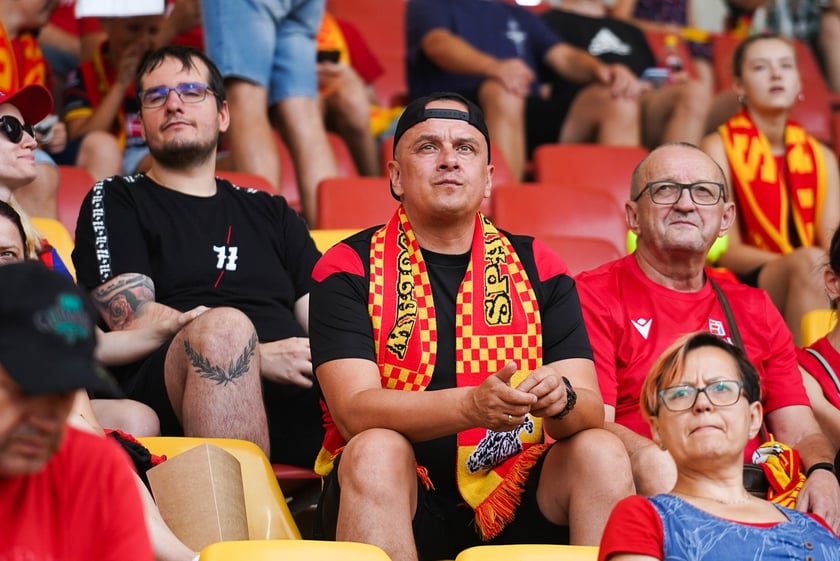 Kibice podczas meczu żużlowego Betard Sparta Wrocław - Motor Lublin na Stadionie Olimpijskim we Wrocławiu - 9 sierpnia 2024 r.