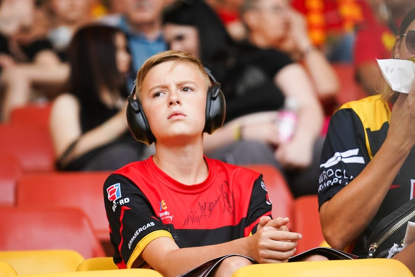 Kibice podczas meczu żużlowego Betard Sparta Wrocław - Motor Lublin na Stadionie Olimpijskim we Wrocławiu - 9 sierpnia 2024 r.