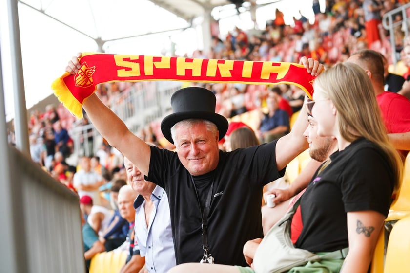 Kibice podczas meczu żużlowego Betard Sparta Wrocław - Motor Lublin na Stadionie Olimpijskim we Wrocławiu - 9 sierpnia 2024 r.