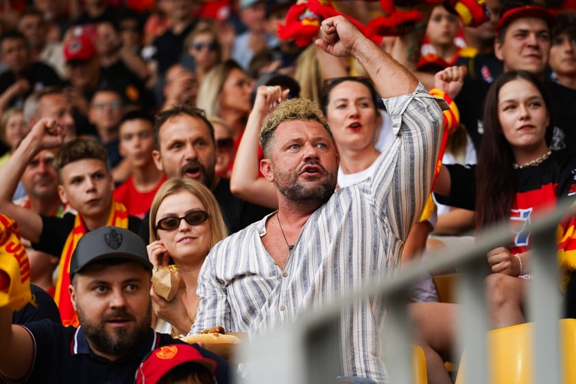 Kibice podczas meczu żużlowego Betard Sparta Wrocław - Motor Lublin na Stadionie Olimpijskim we Wrocławiu - 9 sierpnia 2024 r.