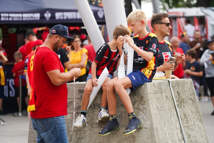 Kibice podczas meczu żużlowego Betard Sparta Wrocław - Motor Lublin na Stadionie Olimpijskim we Wrocławiu - 9 sierpnia 2024 r.