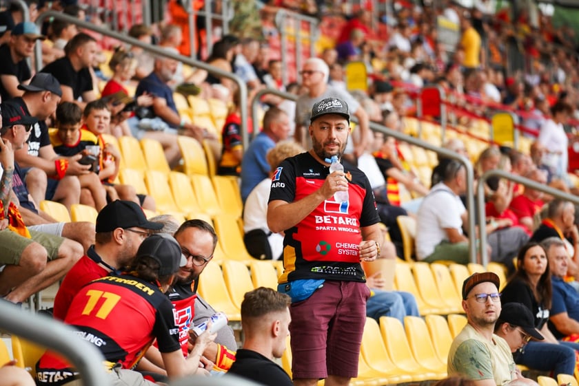 Kibice podczas meczu żużlowego Betard Sparta Wrocław - Motor Lublin na Stadionie Olimpijskim we Wrocławiu - 9 sierpnia 2024 r.