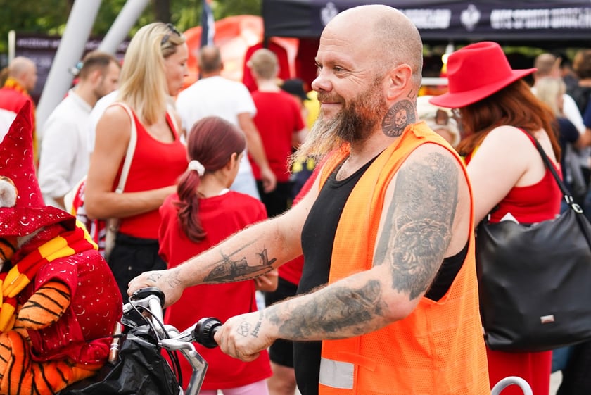 Kibice podczas meczu żużlowego Betard Sparta Wrocław - Motor Lublin na Stadionie Olimpijskim we Wrocławiu - 9 sierpnia 2024 r.