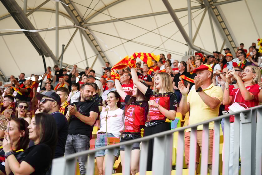 Kibice podczas meczu żużlowego Betard Sparta Wrocław - Motor Lublin na Stadionie Olimpijskim we Wrocławiu - 9 sierpnia 2024 r.