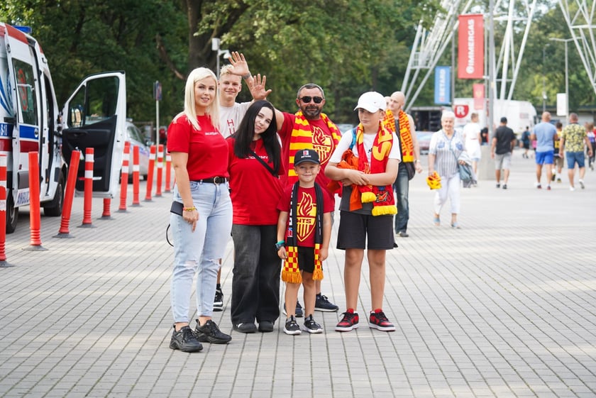 Kibice podczas meczu żużlowego Betard Sparta Wrocław - Motor Lublin na Stadionie Olimpijskim we Wrocławiu - 9 sierpnia 2024 r.