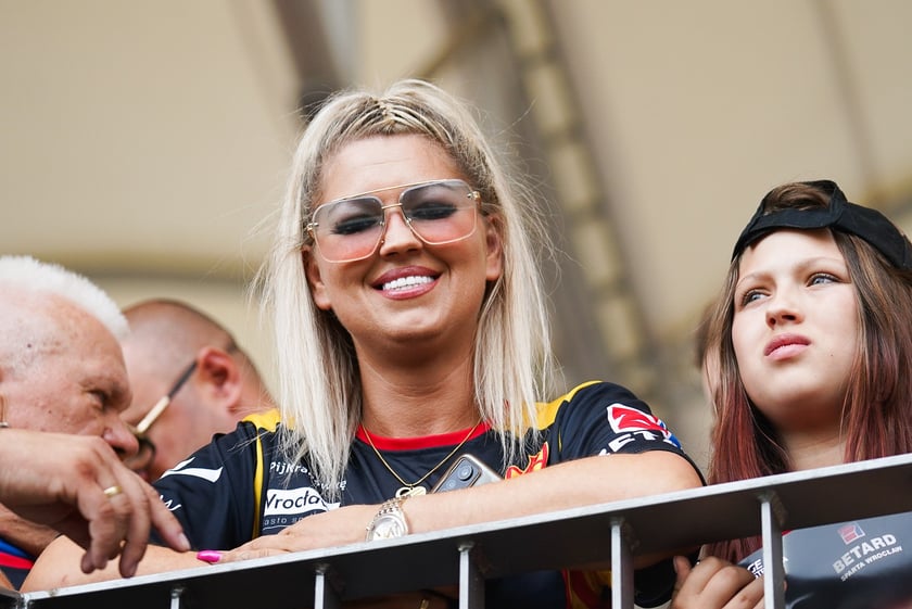 Kibice podczas meczu żużlowego Betard Sparta Wrocław - Motor Lublin na Stadionie Olimpijskim we Wrocławiu - 9 sierpnia 2024 r.