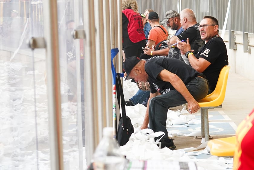 Kibice podczas meczu żużlowego Betard Sparta Wrocław - Motor Lublin na Stadionie Olimpijskim we Wrocławiu - 9 sierpnia 2024 r.