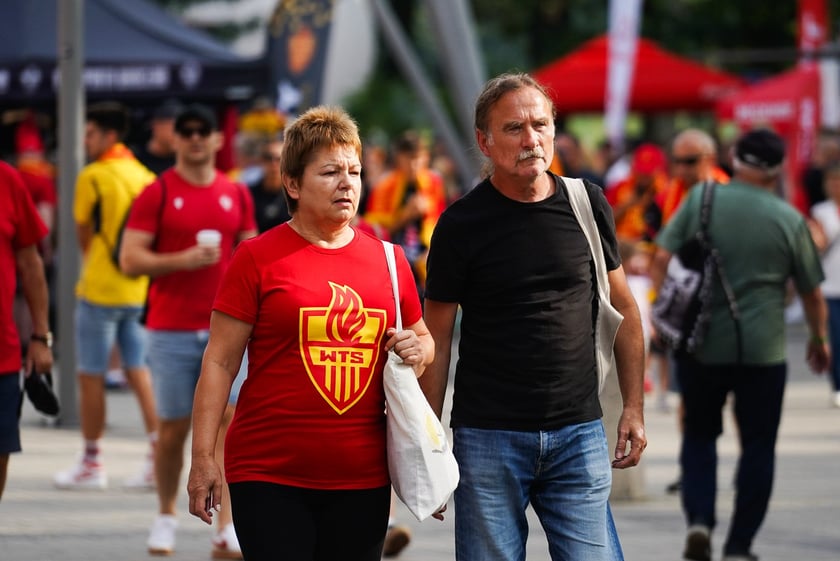 Kibice podczas meczu żużlowego Betard Sparta Wrocław - Motor Lublin na Stadionie Olimpijskim we Wrocławiu - 9 sierpnia 2024 r.