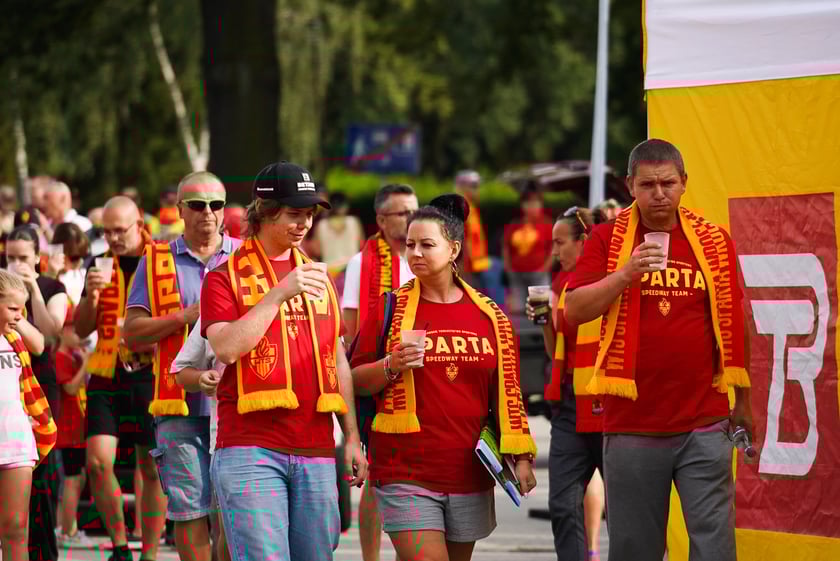 Kibice podczas meczu żużlowego Betard Sparta Wrocław - Motor Lublin na Stadionie Olimpijskim we Wrocławiu - 9 sierpnia 2024 r.