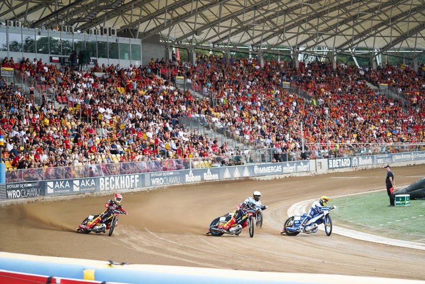 Kibice podczas meczu żużlowego Betard Sparta Wrocław - Motor Lublin na Stadionie Olimpijskim we Wrocławiu - 9 sierpnia 2024 r.