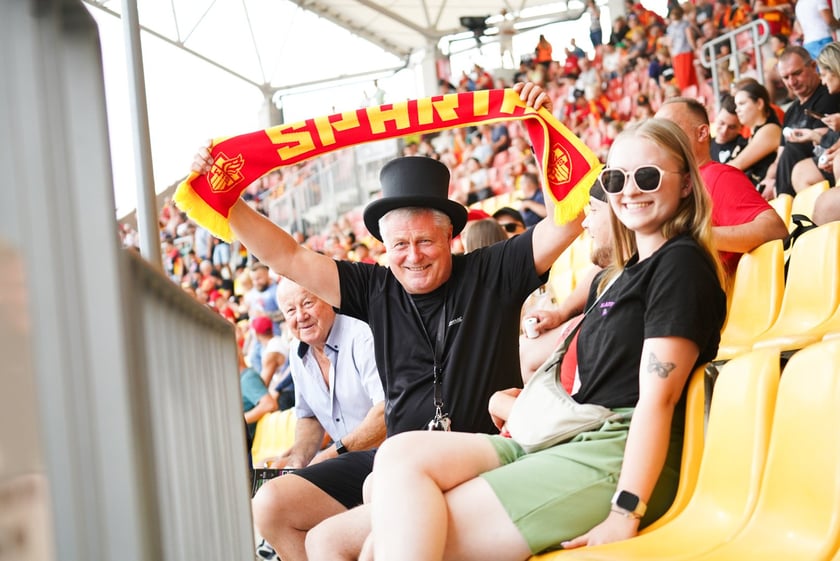 Kibice podczas meczu żużlowego Betard Sparta Wrocław - Motor Lublin na Stadionie Olimpijskim we Wrocławiu - 9 sierpnia 2024 r.