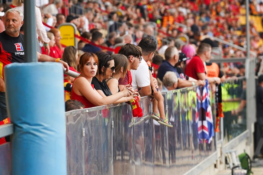 Kibice podczas meczu żużlowego Betard Sparta Wrocław - Motor Lublin na Stadionie Olimpijskim we Wrocławiu - 9 sierpnia 2024 r.