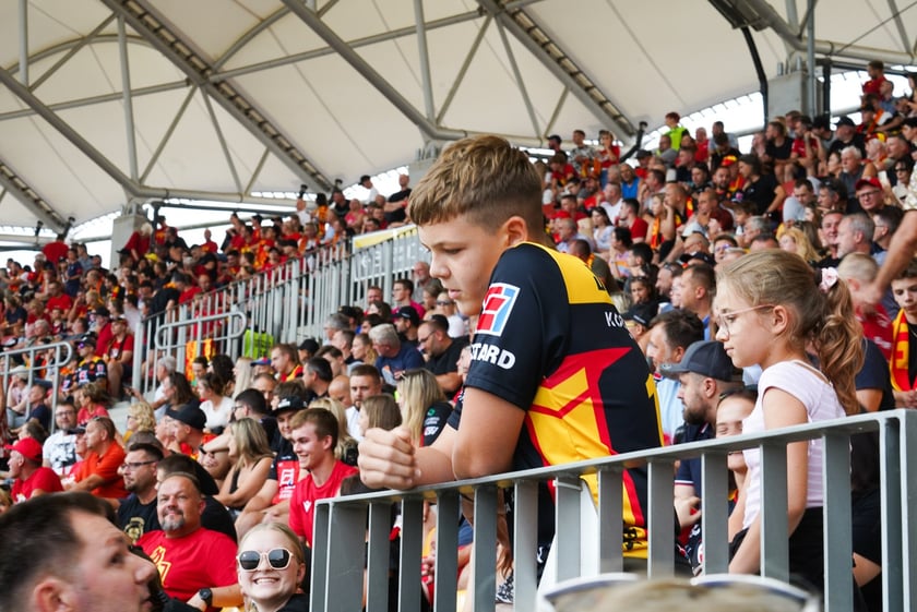 Kibice podczas meczu żużlowego Betard Sparta Wrocław - Motor Lublin na Stadionie Olimpijskim we Wrocławiu - 9 sierpnia 2024 r.