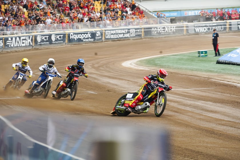 Kibice podczas meczu żużlowego Betard Sparta Wrocław - Motor Lublin na Stadionie Olimpijskim we Wrocławiu - 9 sierpnia 2024 r.